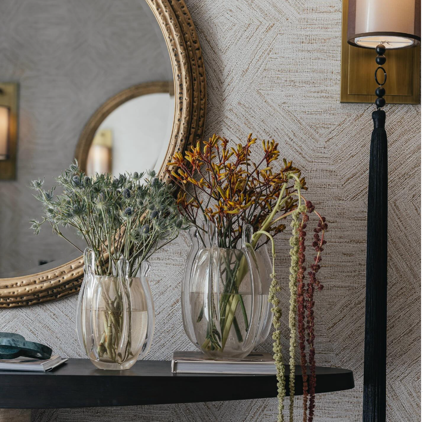 CROWN CREST BLOOM GLASS VASE