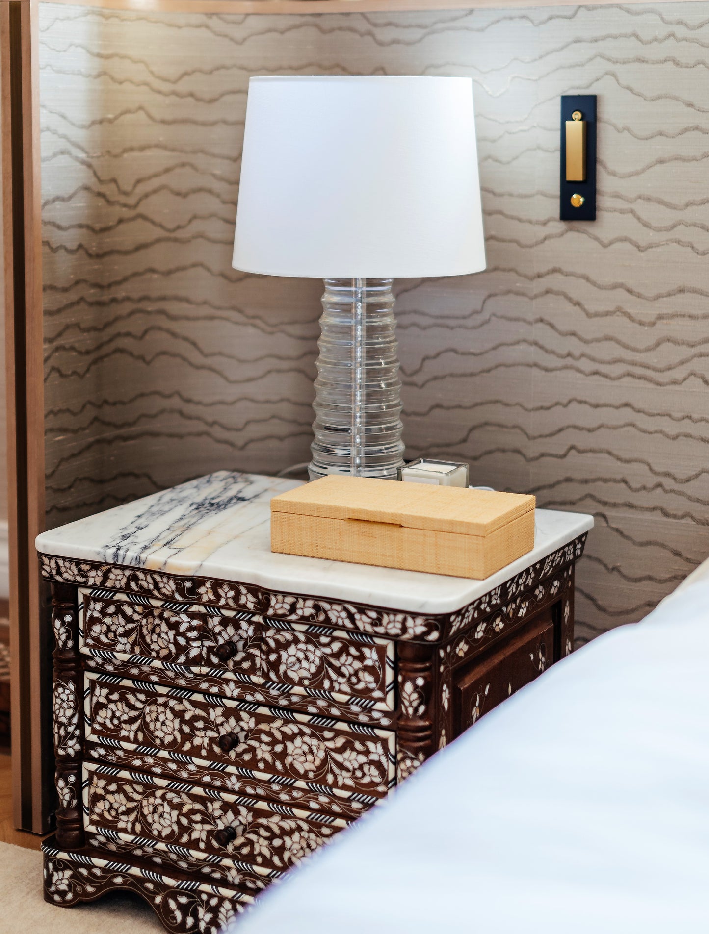 CRYSTAL ELEGANCE TABLE LAMP