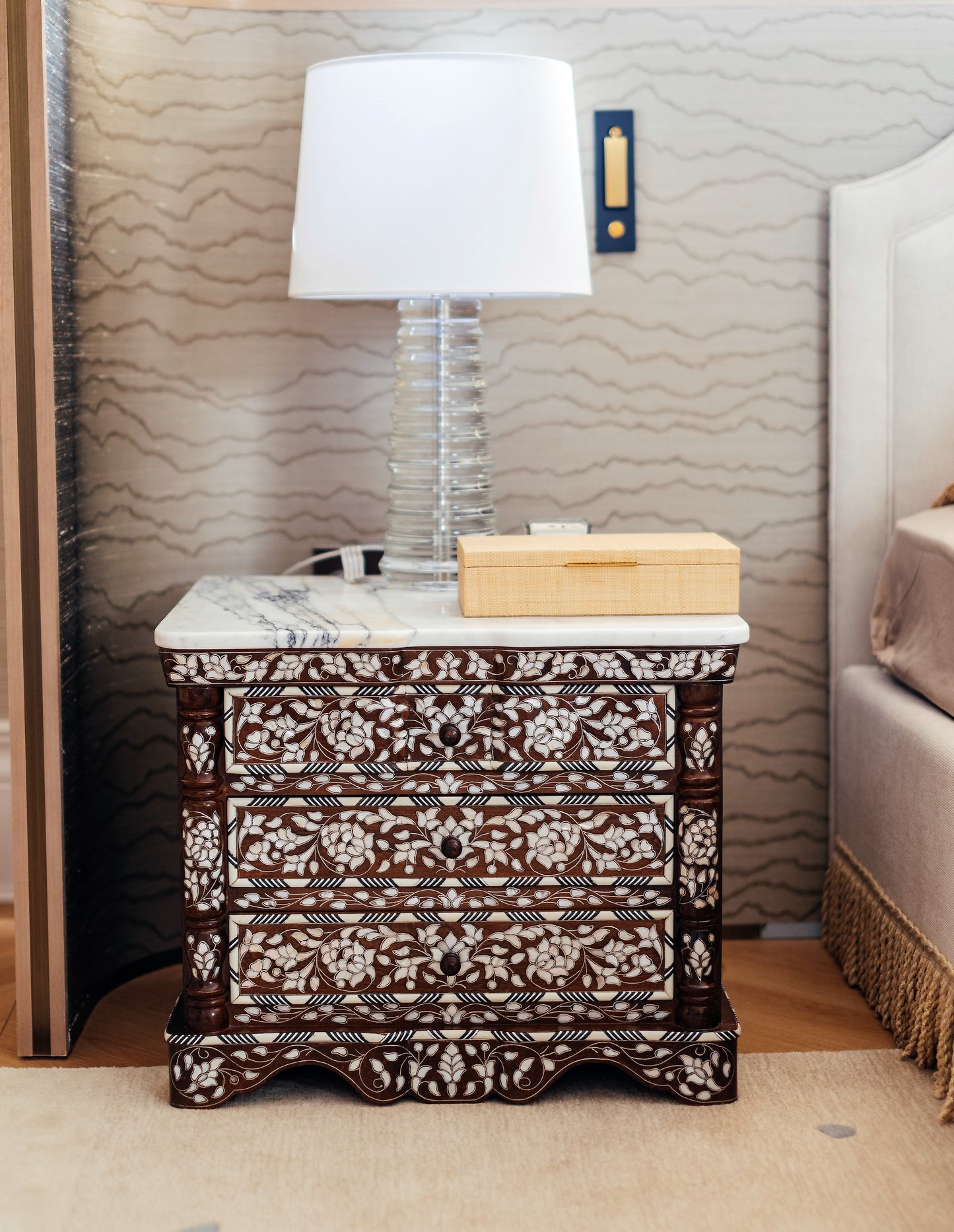 CRYSTAL ELEGANCE TABLE LAMP