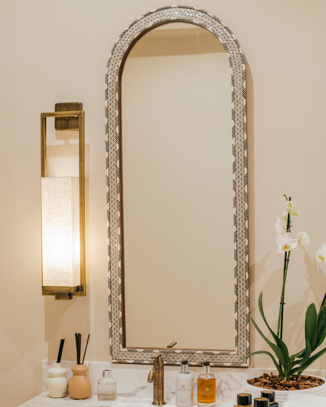 VERDE FRAME WALL LIGHT