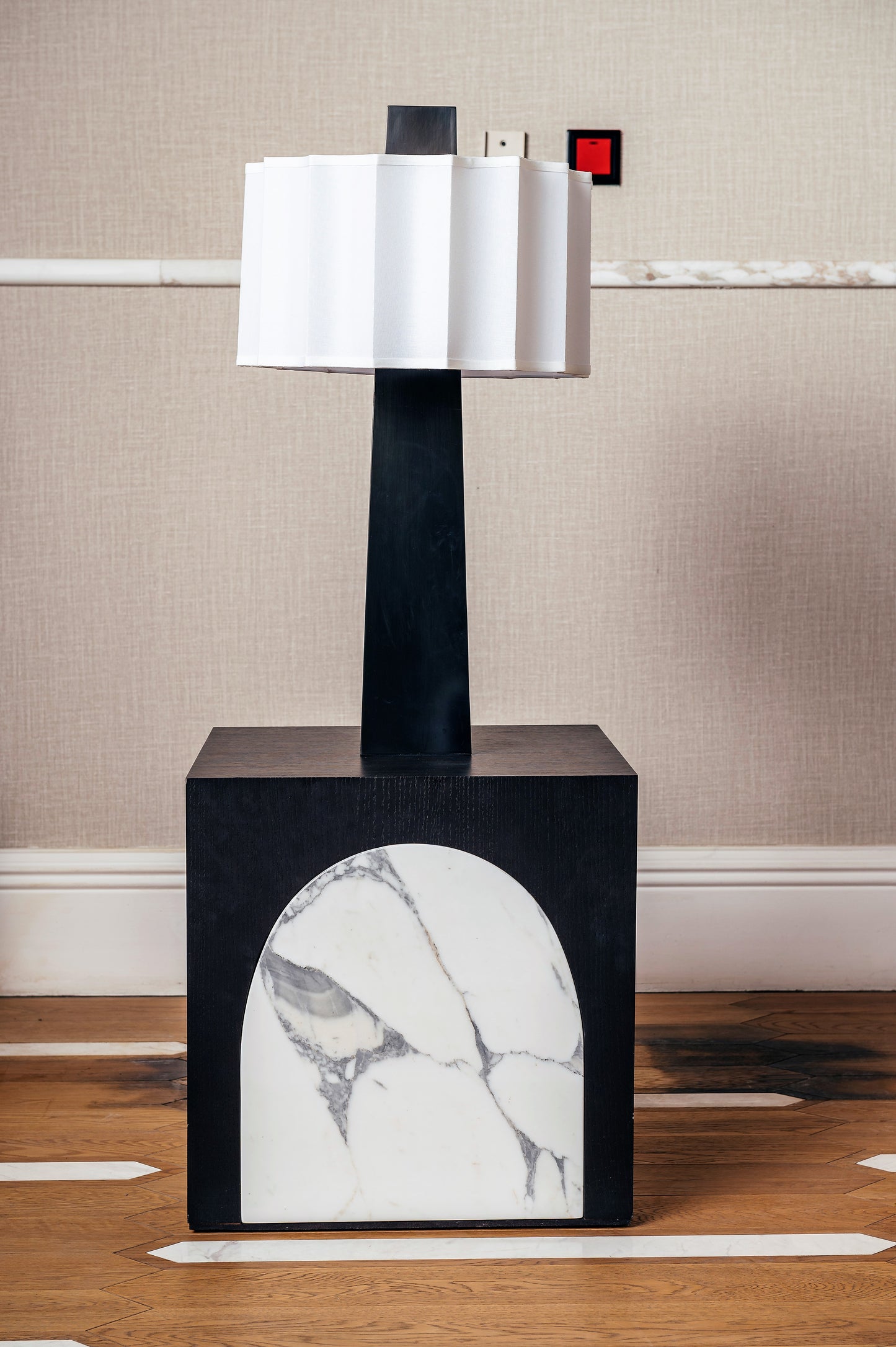 NOVA SCULPT TABLE LAMP