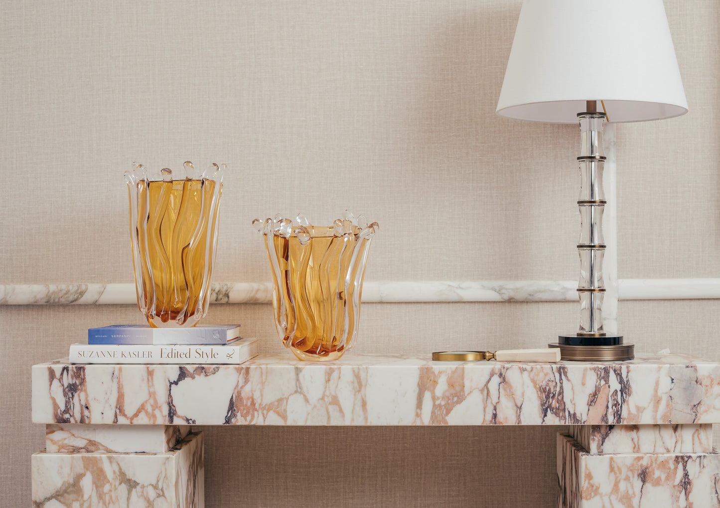 SOLARA CREST GLASS VASE